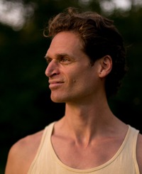 Max BOUQUINET ; coach de vie et prof de yoga sur Angoulême, Charente